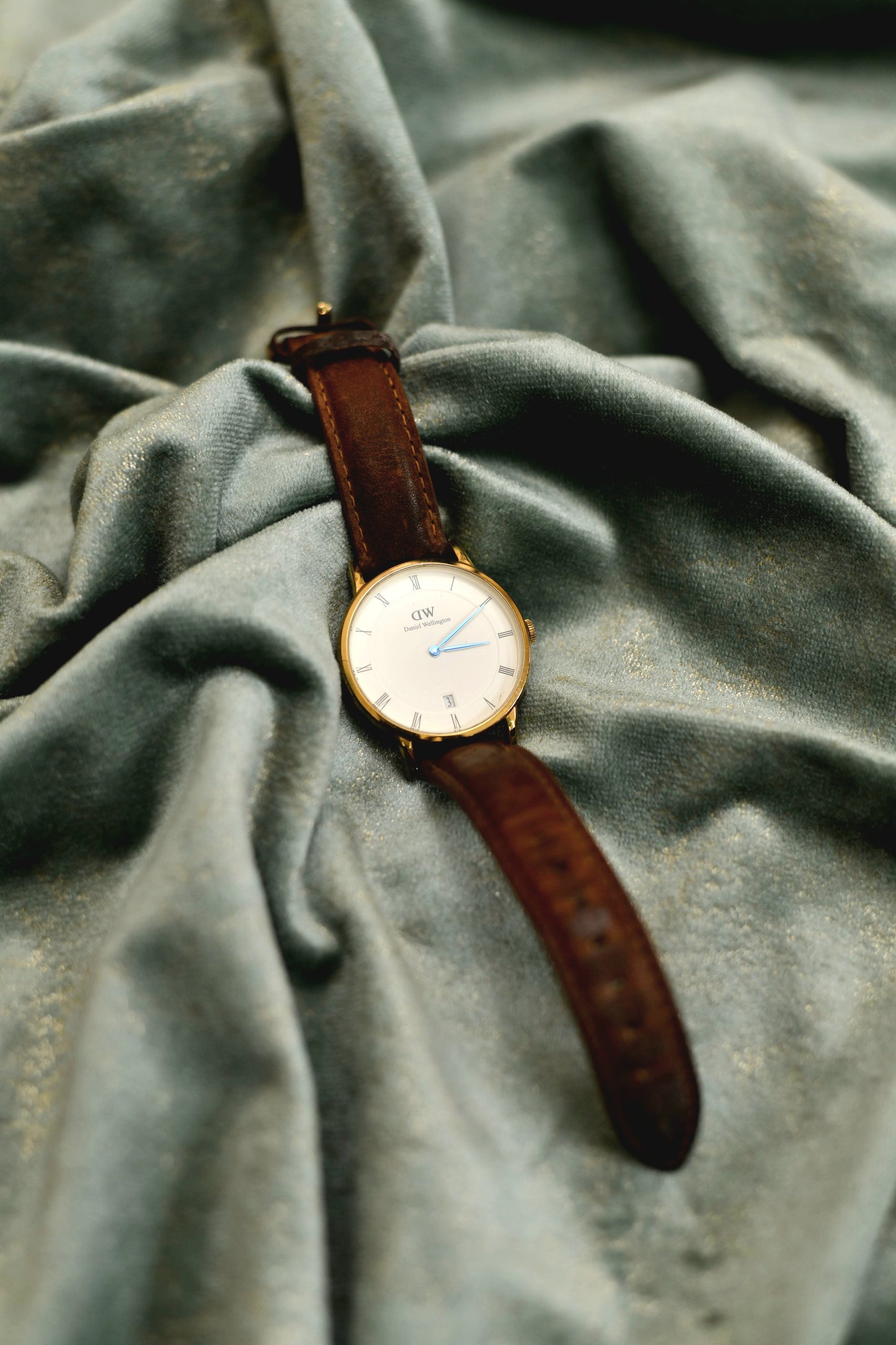 Classic St Mawes Gold White Dail