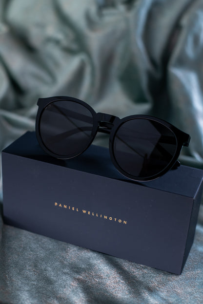 Daniel Wellington Black Round Shades